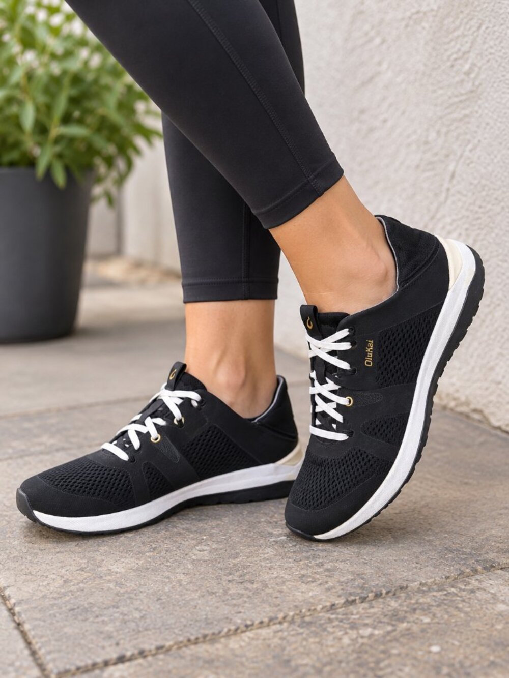 OluKai Huia Women’s Size 9.5 Black Mesh Sneakers 20492-4040 Athletic Shoes